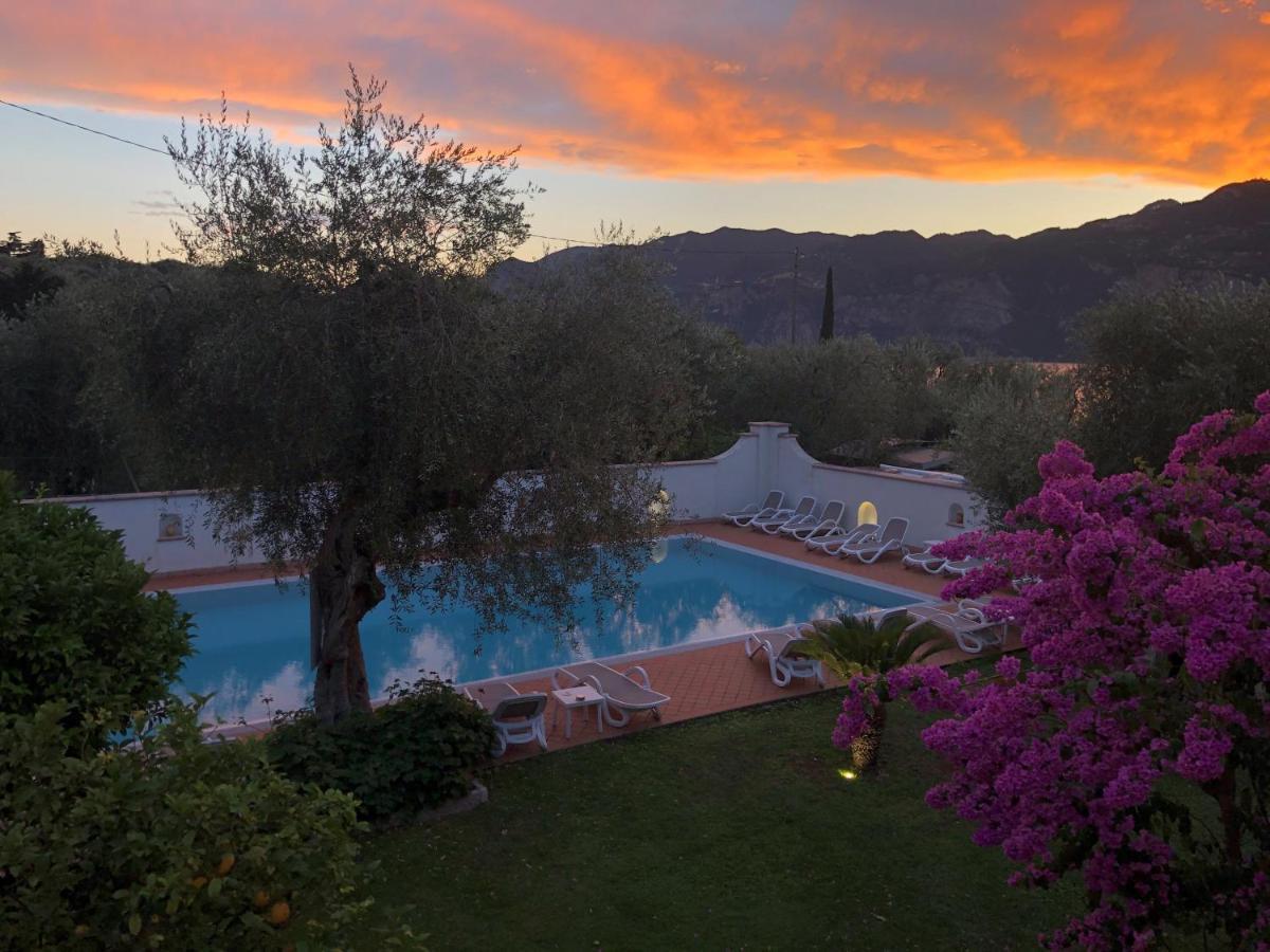 Alesi Aparthotel 3*