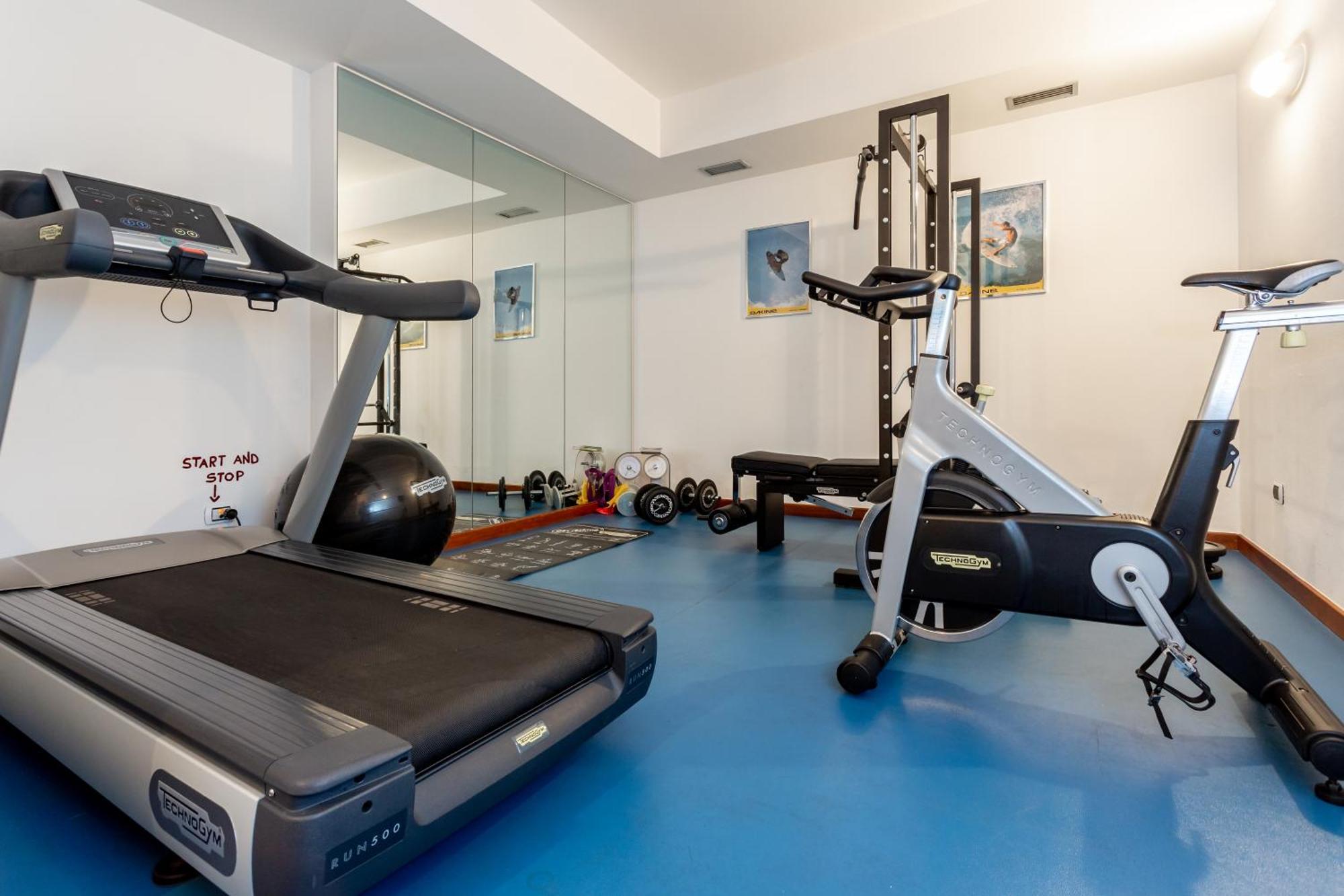 Alesi Aparthotel 3*