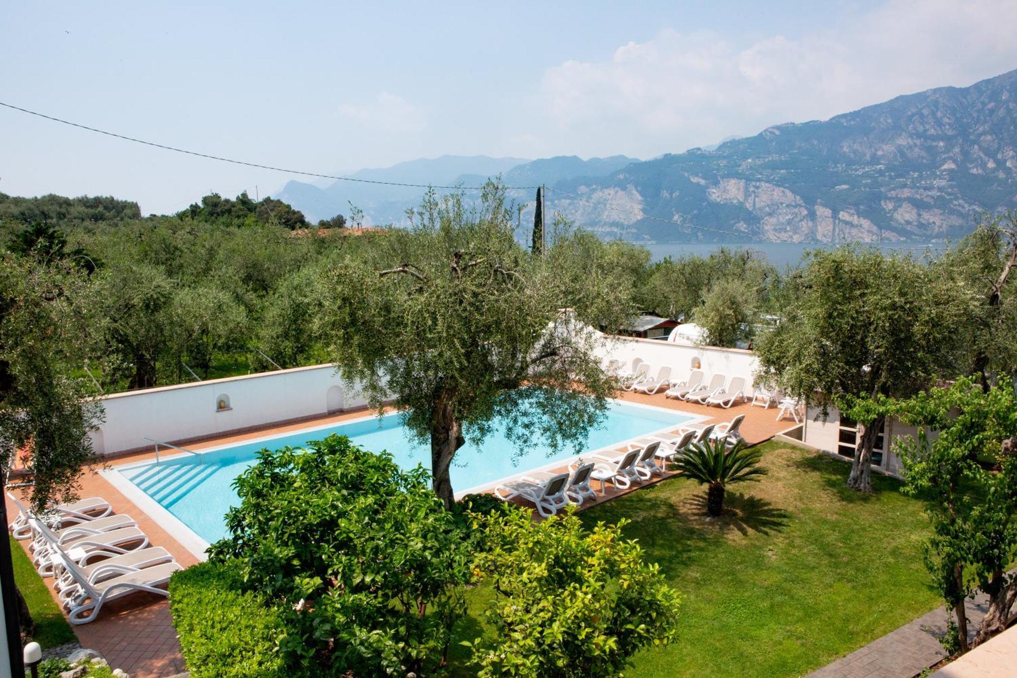 Alesi Aparthotel