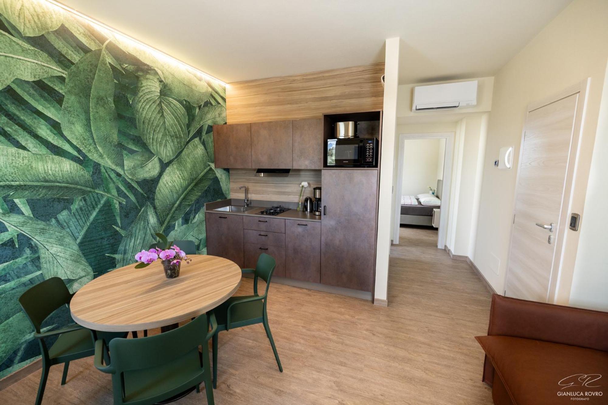 Alesi Aparthotel 3*